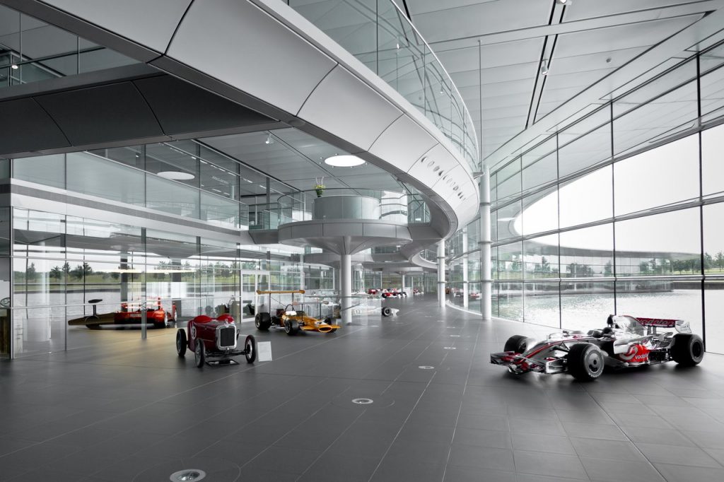 Технологический центр и комплекс McLaren Technology Centre и производственный центр McLaren Automotive